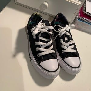 Size 5 women’s converse
